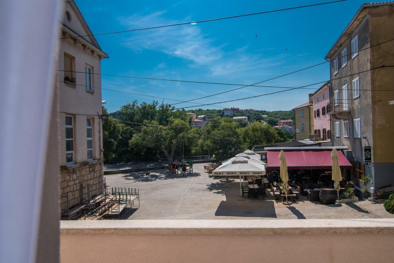 Sobe "Galeb" Hotel Vrbnik Exterior photo